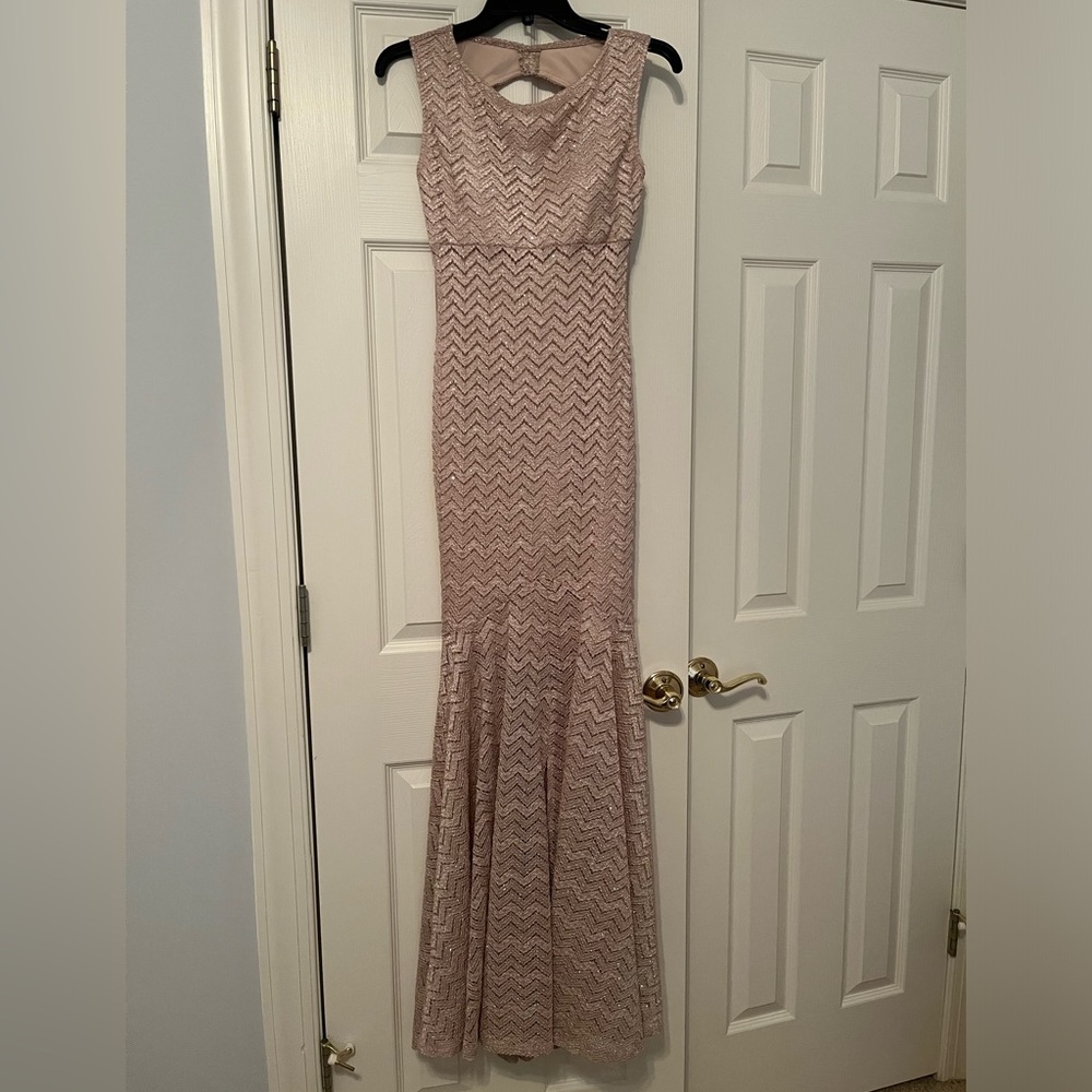 Gold, Sleeveless, Full-Length Dress, Size 1/2